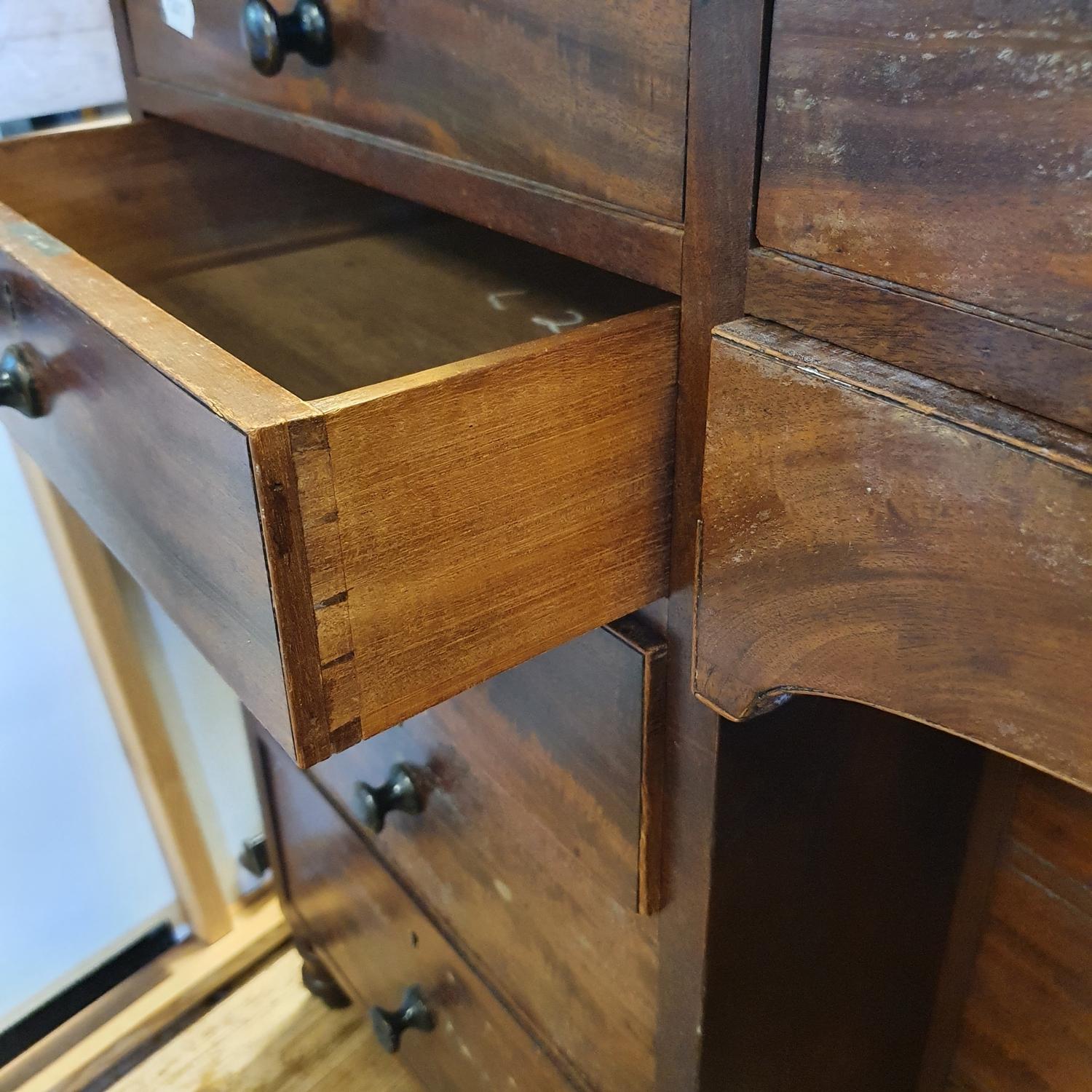 A 19th century mahogany desk, with an arrangement of drawers, 135 cm wide - Bild 4 aus 6