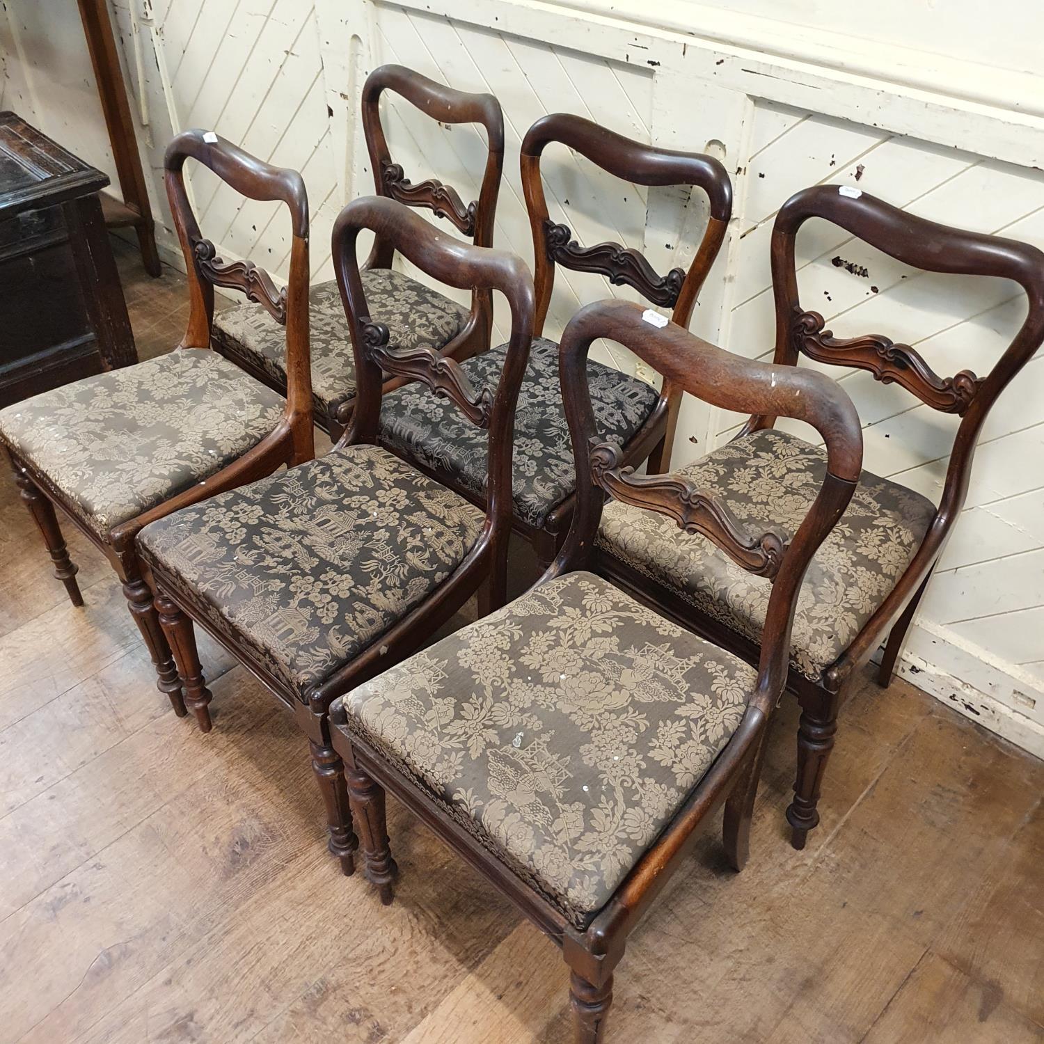 A set of six Victorian rosewood dining chairs, with drop in seats and turned front legs (6) Report - Bild 2 aus 2