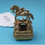 A 9ct gold and bloodstone seal, mounted with a horse Report by RB Approx. 14.9 g (all in), 4 cm high