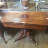 A 19th century mahogany card table, on a column support, 74 x 92 cm