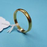 A 22ct gold wedding band, approx. 3.1 g