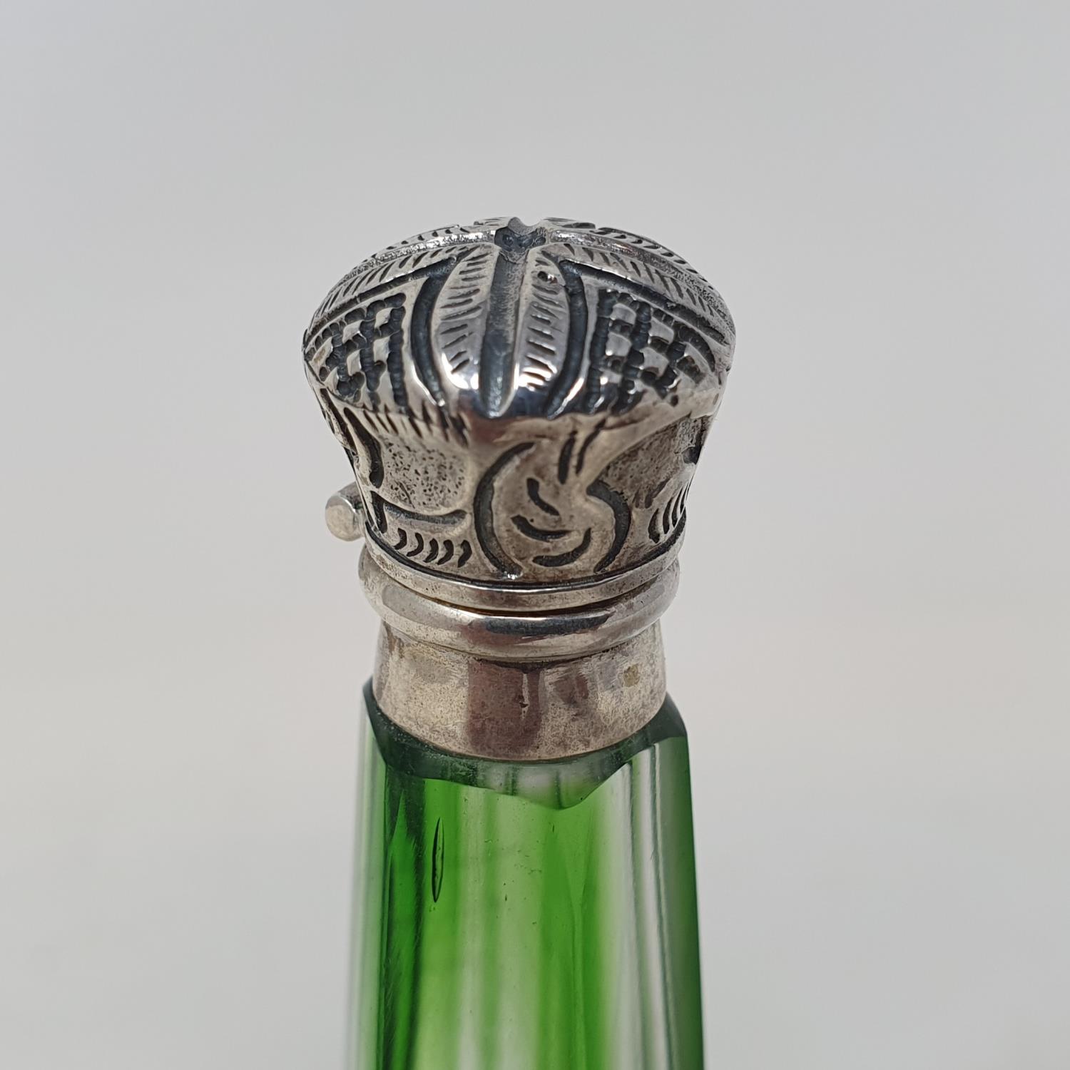 A green glass scent bottle, with silver coloured metal mounts, 12 cm Report by JS Overall - Image 2 of 2