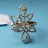 A yellow metal ring, set diamonds in the form of a flower, approx. ring size N½