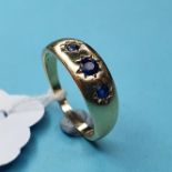 A 9ct gold and three stone sapphire ring, approx. 3.7 g (all in)