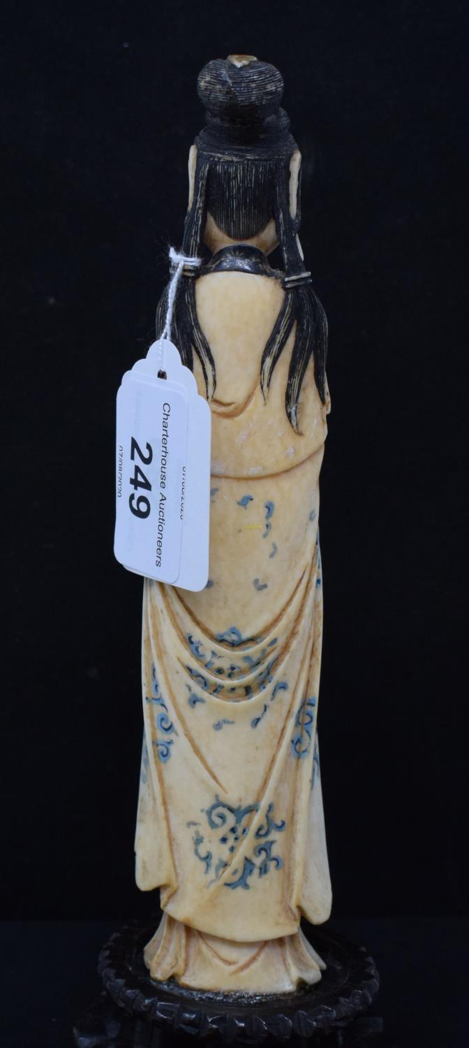 An early 20th century Chinese carved, stained and painted ivory figure, of a lady holding beads - Image 4 of 6