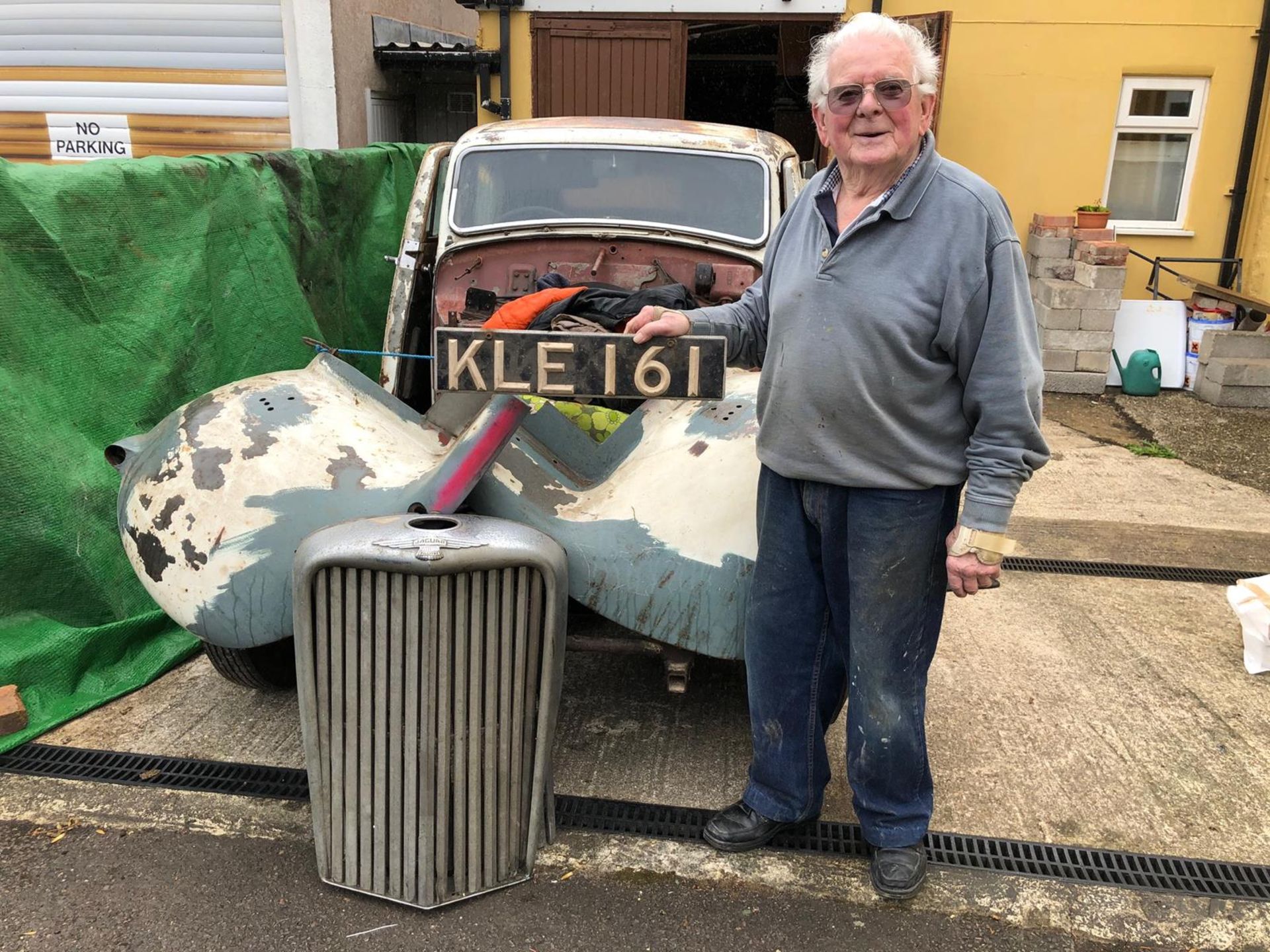 A 1948 Jaguar 2½ litre saloon Registration number KLE 161 V5 MOT exempt Bought by the owner in