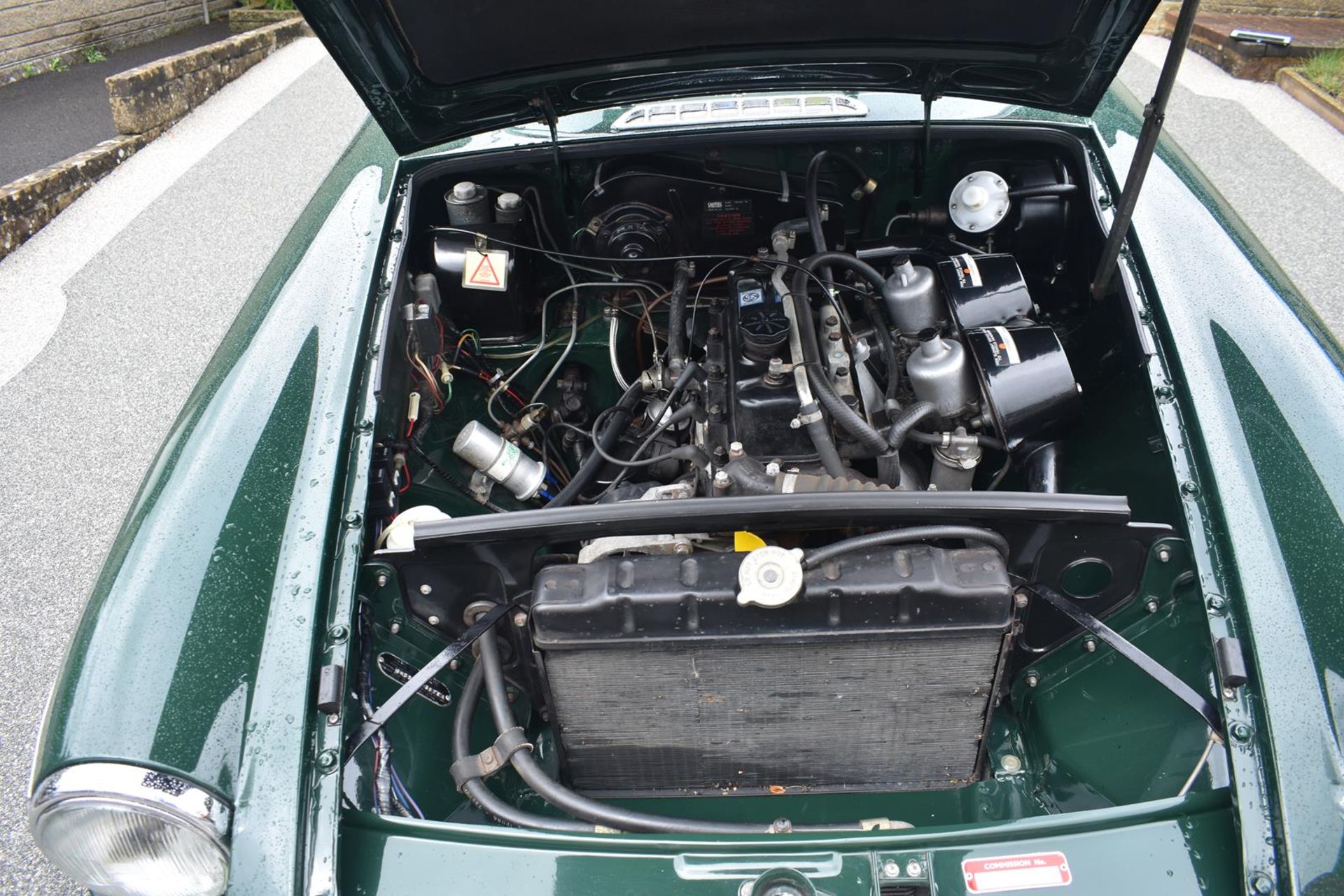 A 1972 MGB GT Registration number JOR 601L Chassis number G-HD5/293076 Engine number 18V-582-F-H/ - Image 32 of 38