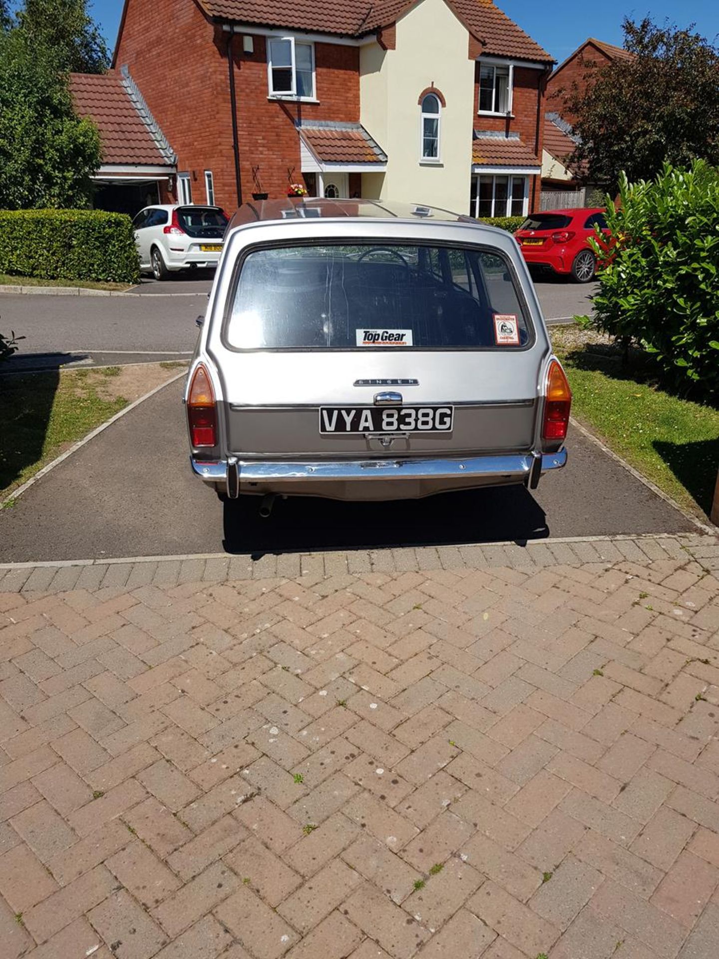 A 1969 Singer Vogue Estate Registration number VYA 838G V5C Green with a black interior MOT exempt - Image 4 of 8