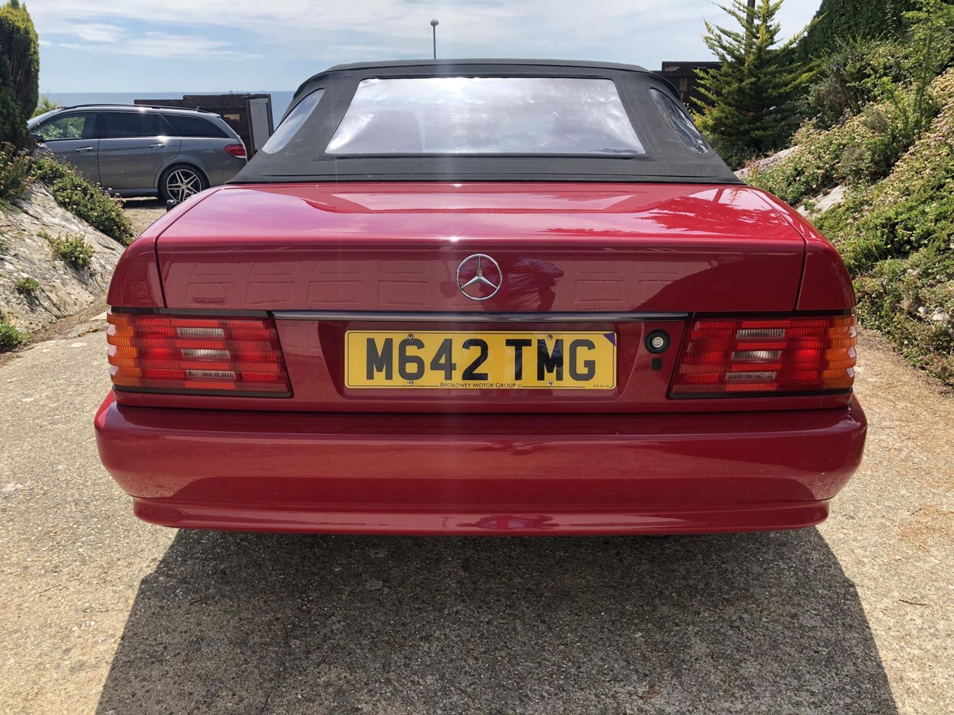 A 1995 Mercedes-Benz 280SL Registration number M642 TMG V5C MOT expires February 2021 Red with a - Image 16 of 106