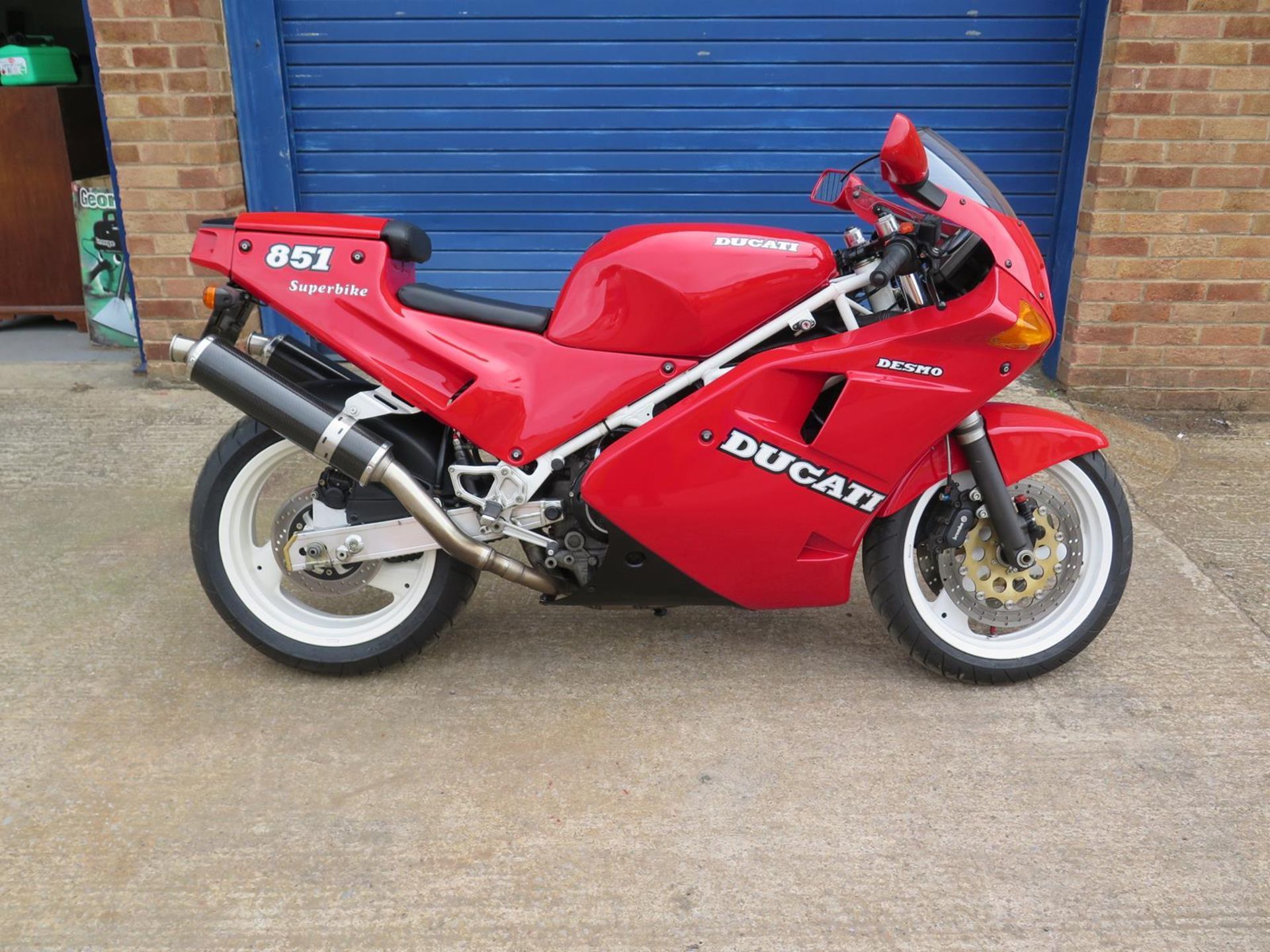 A 1991 (May) Ducati 851 Registration number H794 AAB 25,250 kilometres MOT to 25 June 2021 Key