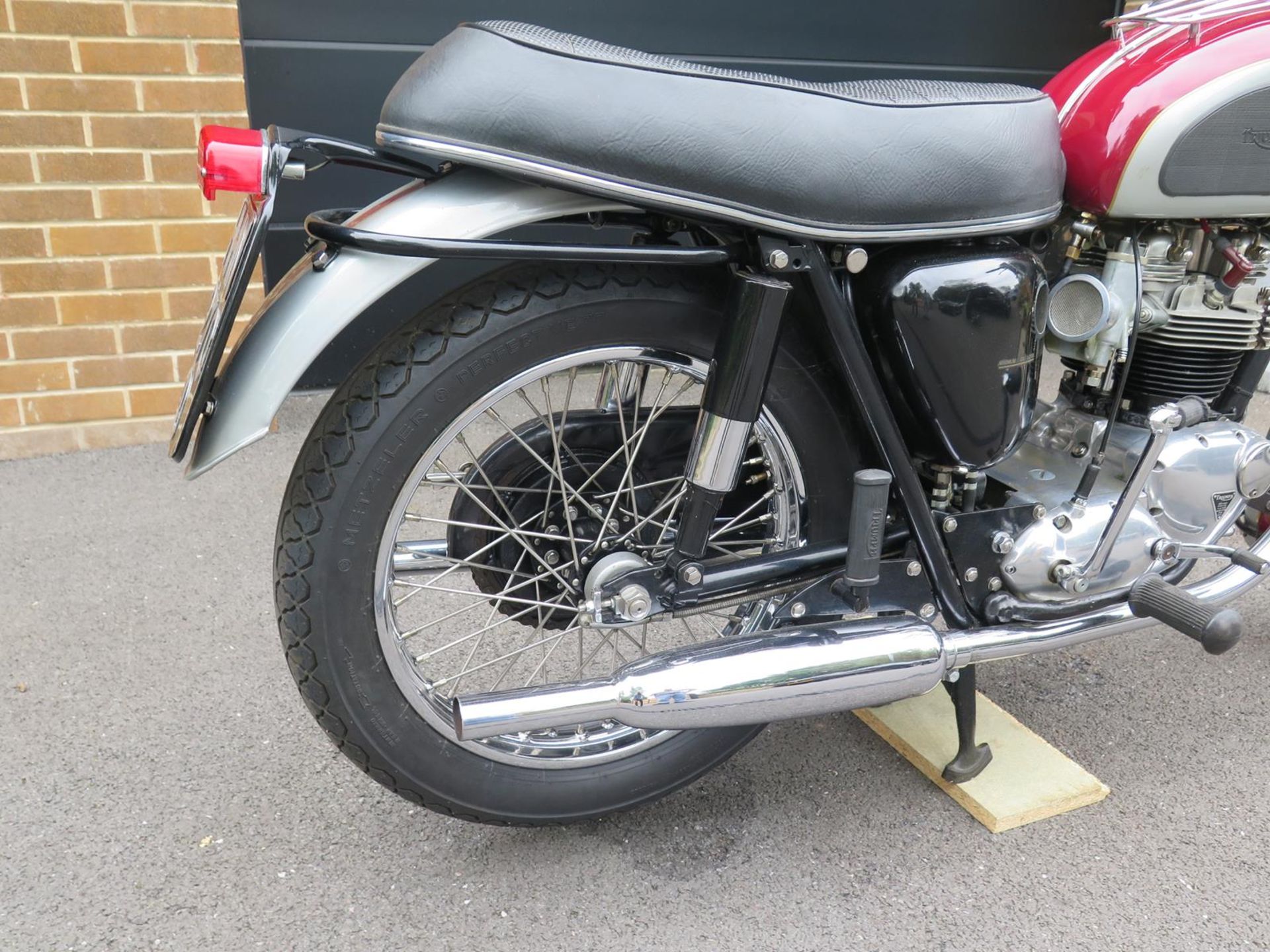 A 1966 Triumph Bonneville Registration number HHN 270D Frame number DU31786 Engine number DU31786 - Image 8 of 9