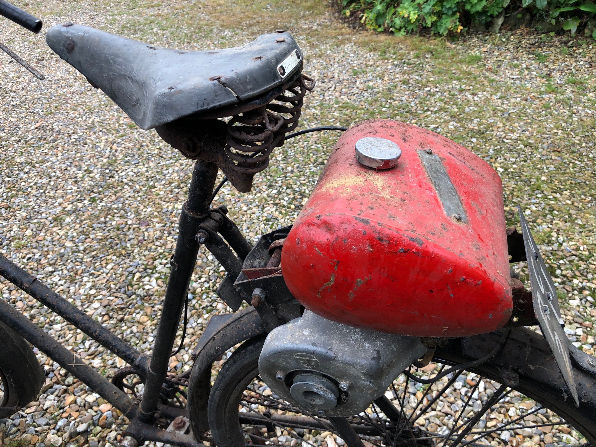 A vintage Elsvick bicycle, fitted a Teagle engine, for restoration, with Instruction Manual - Image 3 of 5