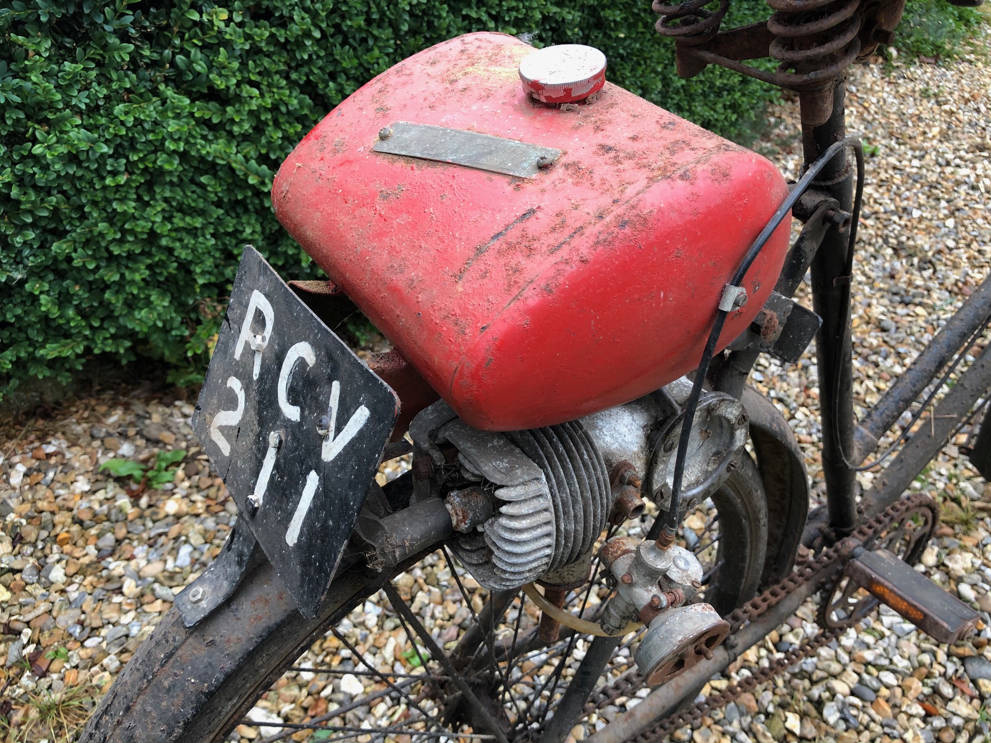 A vintage Elsvick bicycle, fitted a Teagle engine, for restoration, with Instruction Manual - Image 2 of 5