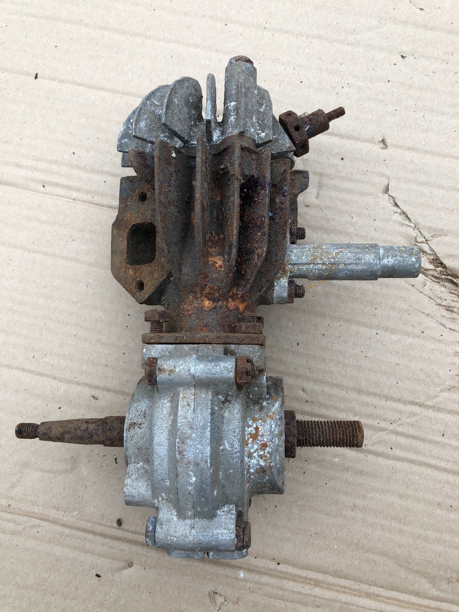 A small single cylinder engine, B 17582, possibly Italian, 23 cm high - Bild 3 aus 4