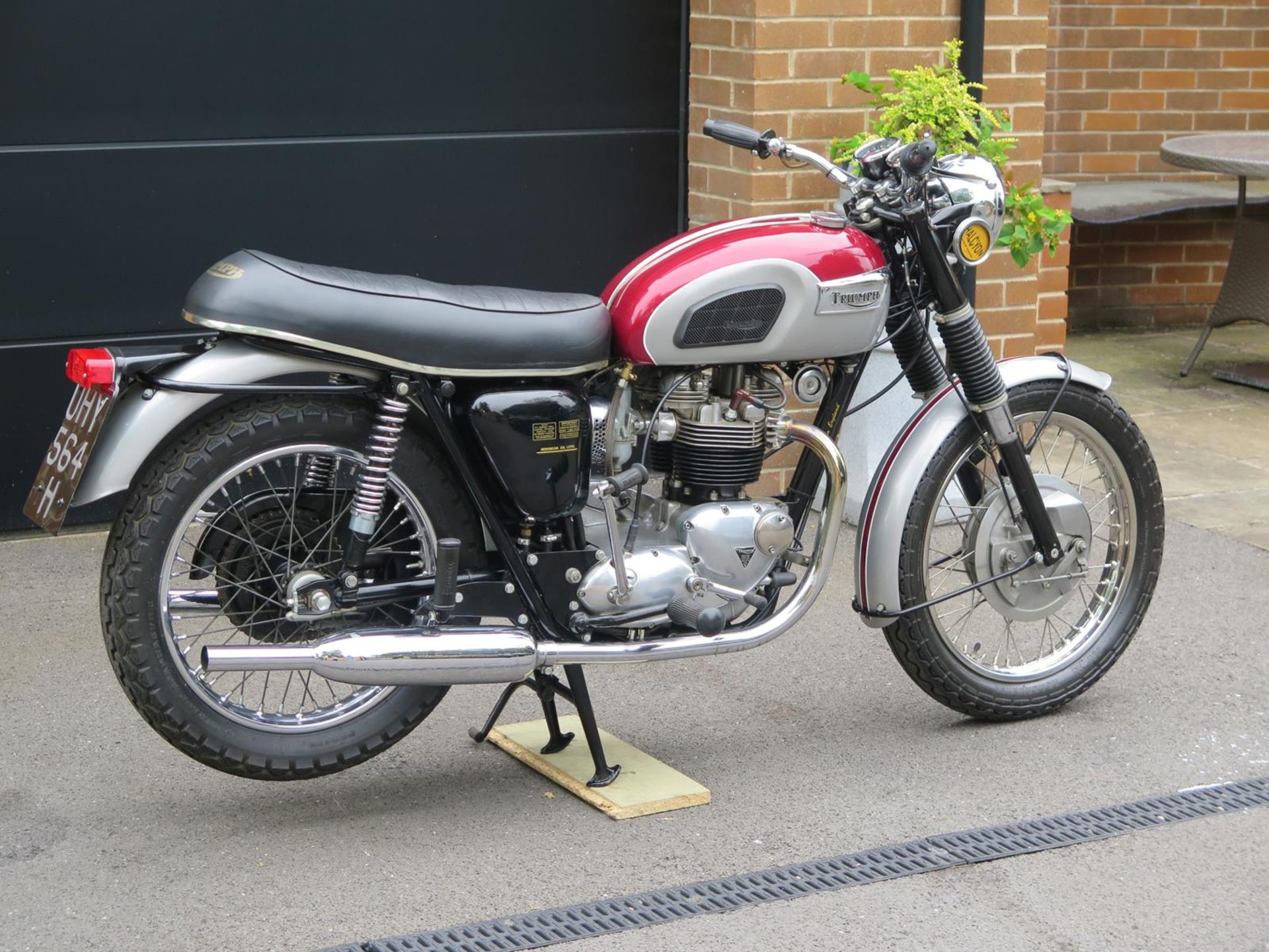 A 1969 Triumph Trophy Registration number UHY 564H Frame number 24249 Engine number 24249 V5C - Image 9 of 9