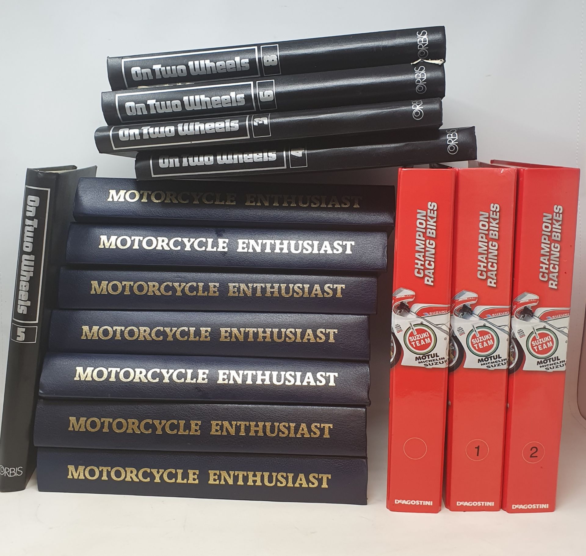 Assorted motorcycle related reference magazines, including Motorcycle Enthusiasts (vols 1-4),