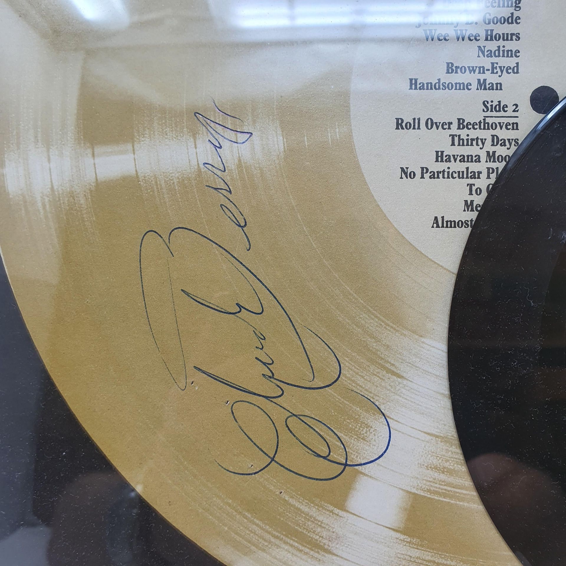 A Chuck Berry presentation, featuring 45 single and signature - Image 2 of 3