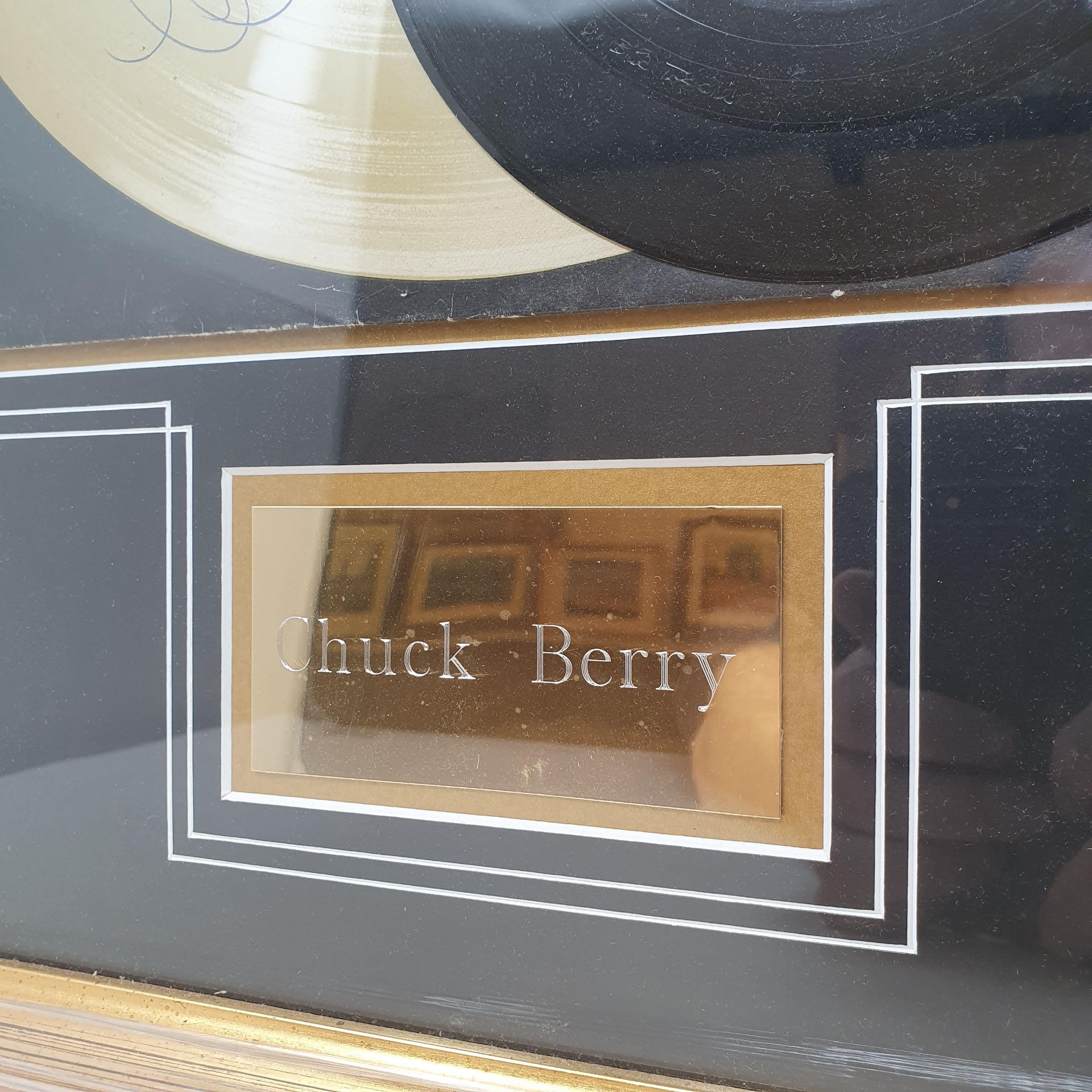 A Chuck Berry presentation, featuring 45 single and signature - Image 3 of 3