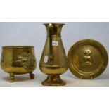 An early 20th century brass jug, and other metalwares (box)