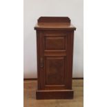 A early 20th century walnut pot cupboard, 87 cm high