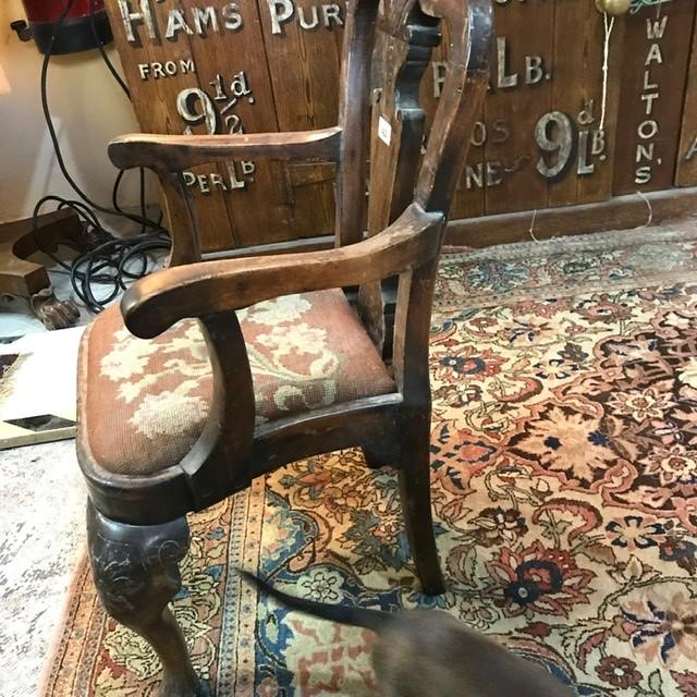 An 18th century style child's carver chair - Image 4 of 5