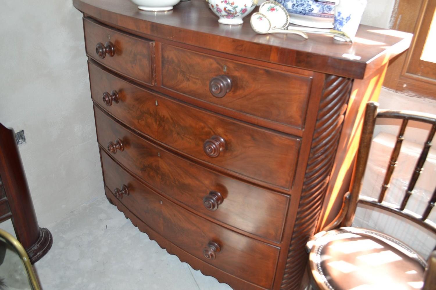 A Victorian bow front mahogany chest of five drawers, 121 cm wide x 103 cm high