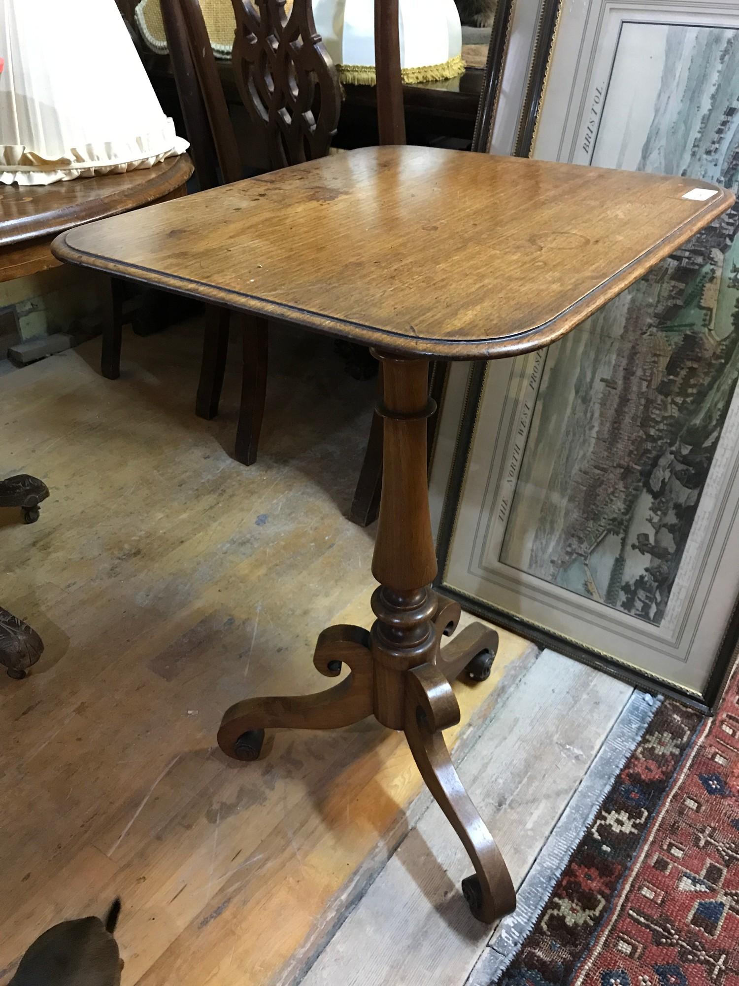 A Victorian mahogany tripod table, 51 cm wide
