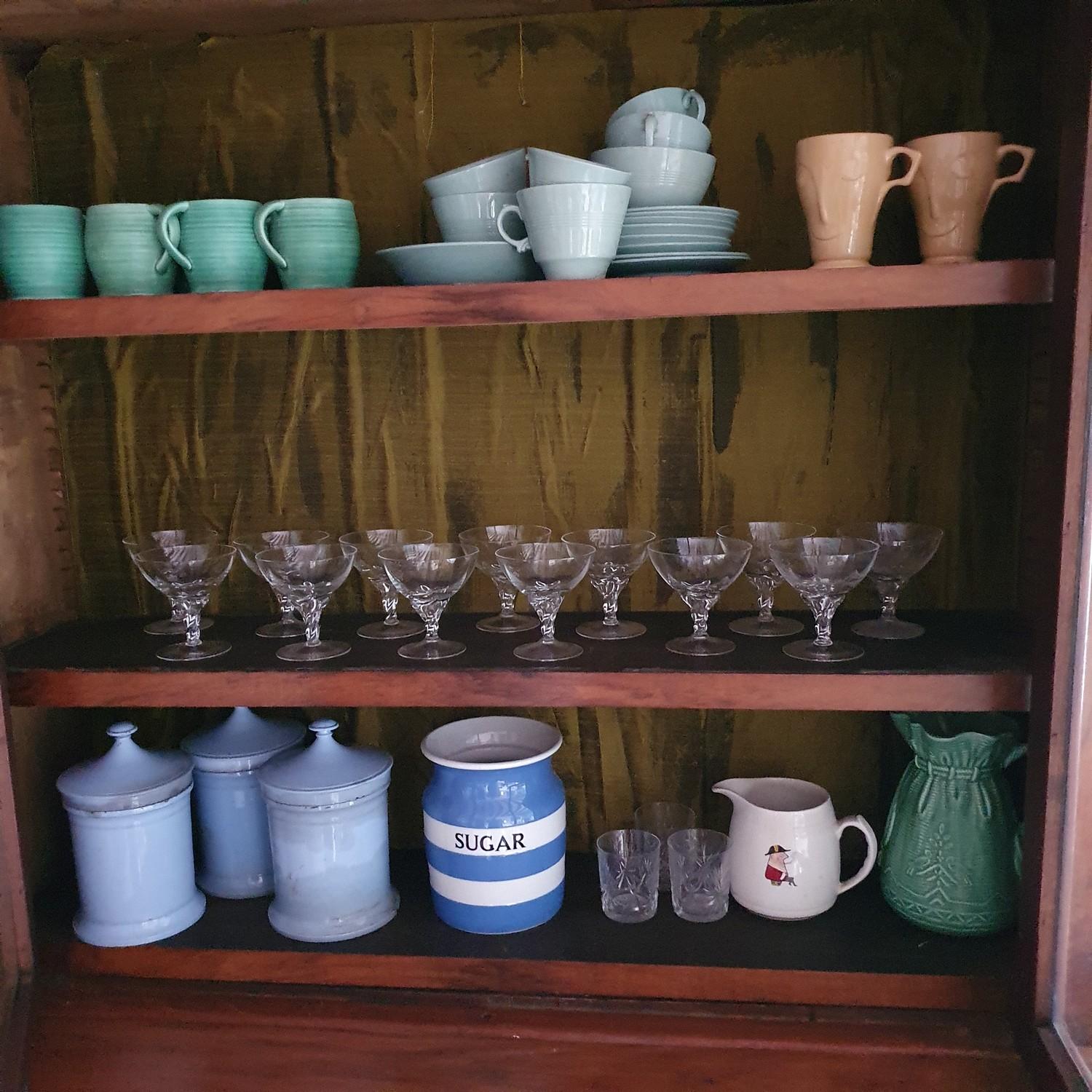 A vintage Bush radio, two others, shell displays, assorted ceramics and glass (qty) - Image 4 of 6