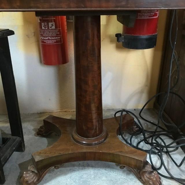 A Victorian mahogany table, on a tapering column, 81 cm wide - Image 2 of 6