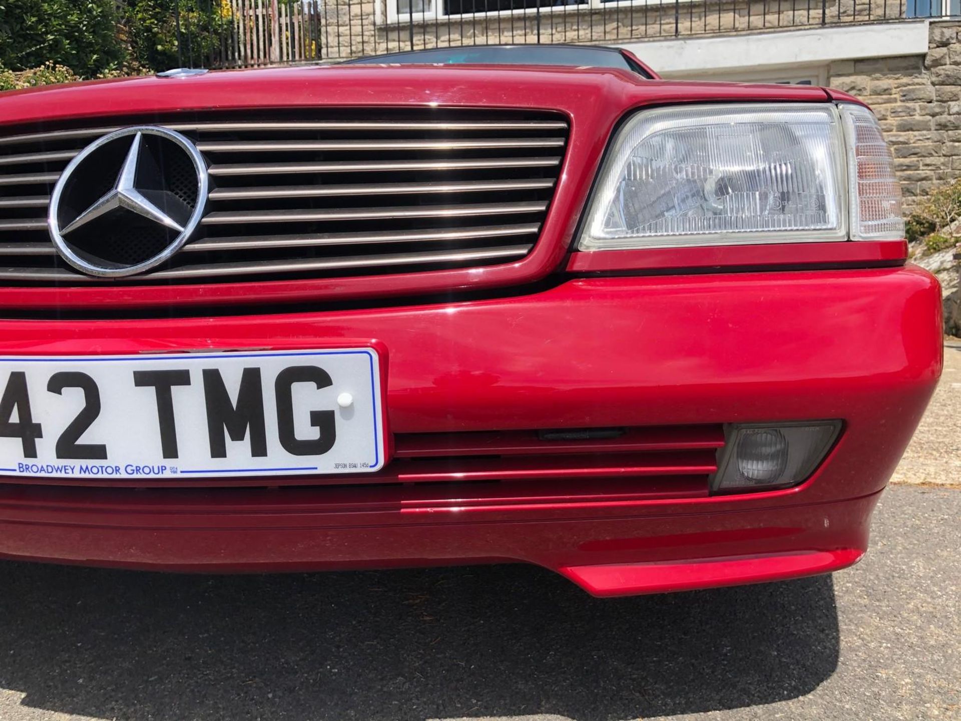 A 1995 Mercedes-Benz 280SL Registration number M642 TMG V5C MOT expires February 2021 Red with a - Image 37 of 107