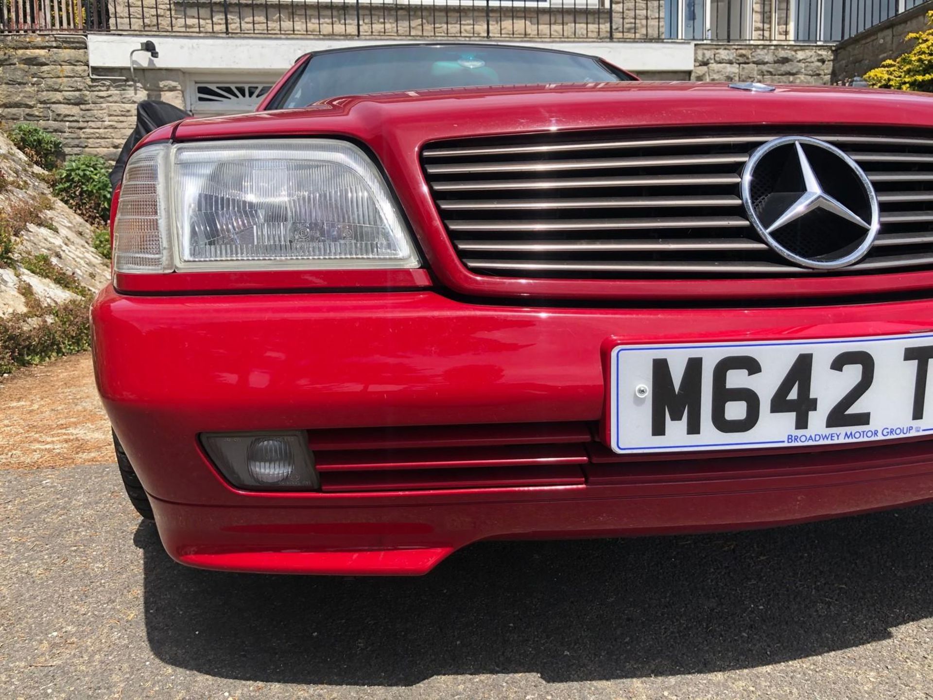 A 1995 Mercedes-Benz 280SL Registration number M642 TMG V5C MOT expires February 2021 Red with a - Image 36 of 107