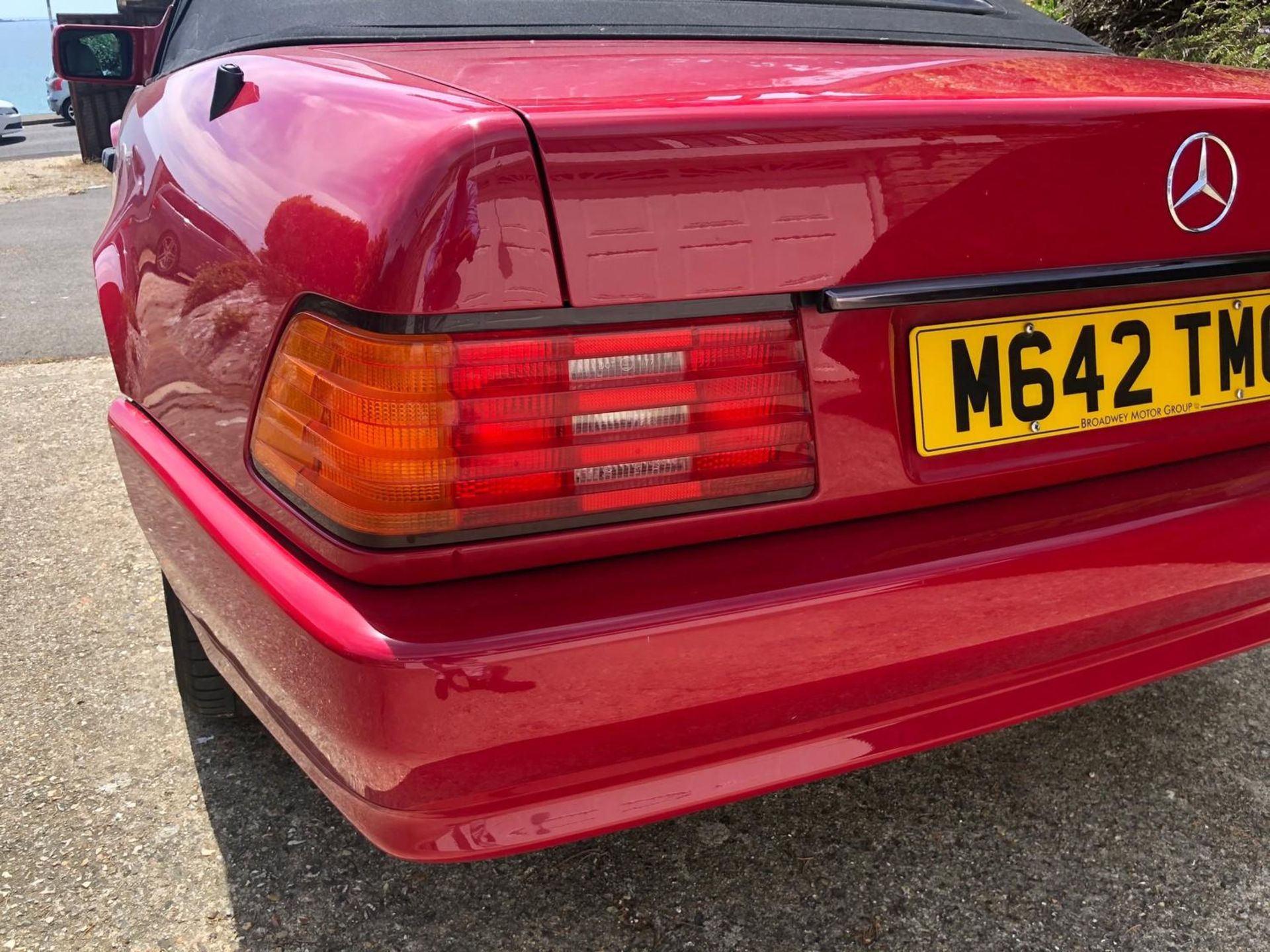 A 1995 Mercedes-Benz 280SL Registration number M642 TMG V5C MOT expires February 2021 Red with a - Image 14 of 107