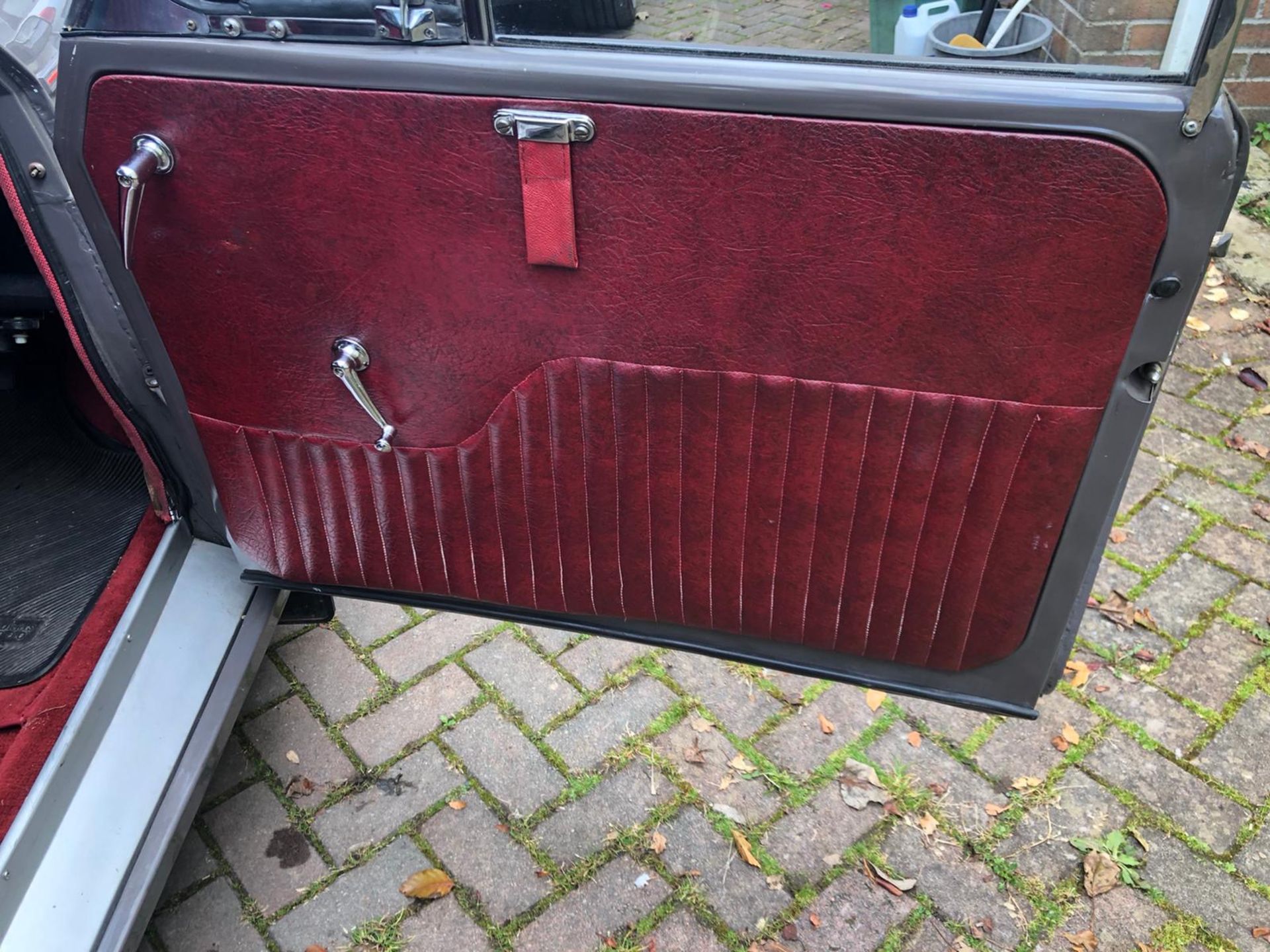 A 1968 Morris Minor 1000 Registration number BOO 712F Rose Taupe with a red interior - Image 19 of 21