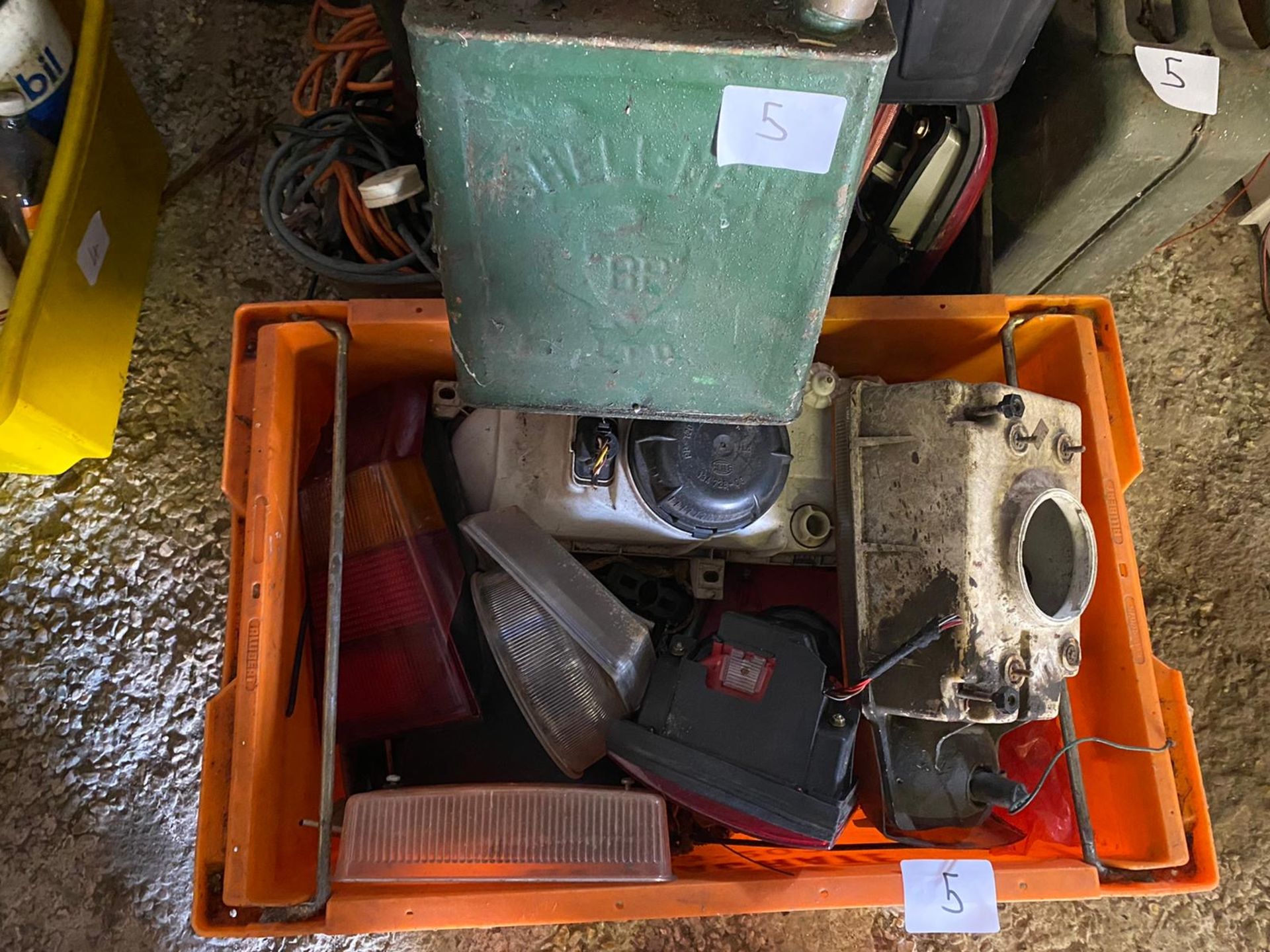 Assorted car spares and automobilia (qty) - Image 4 of 4