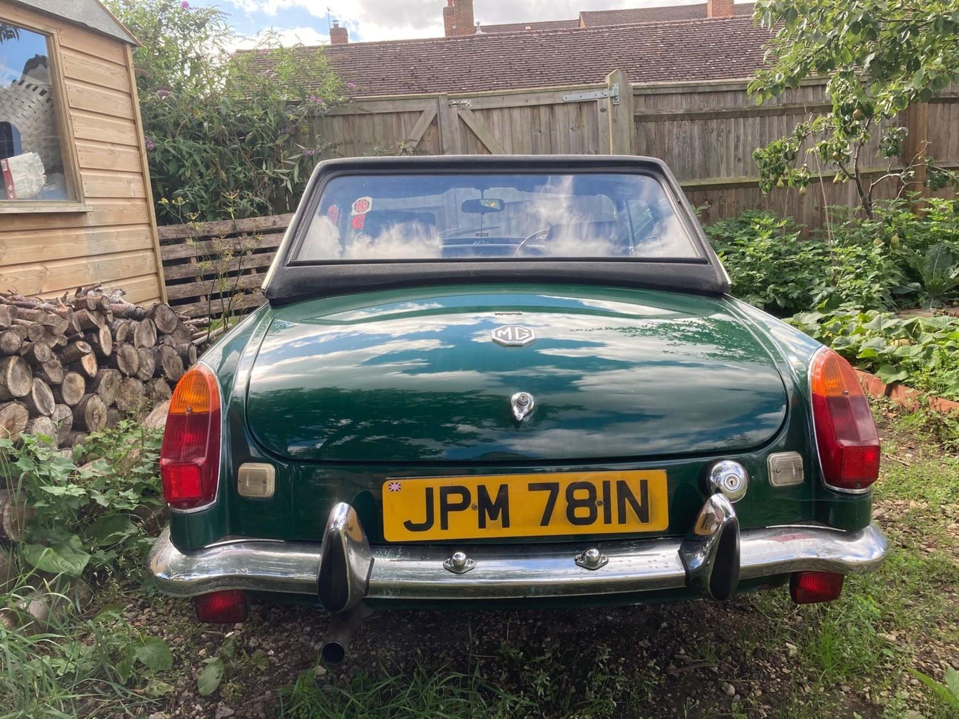 A 1974 MGB Roadster Registration number JPM 781N V5C British racing green Black leather interior - Image 10 of 40