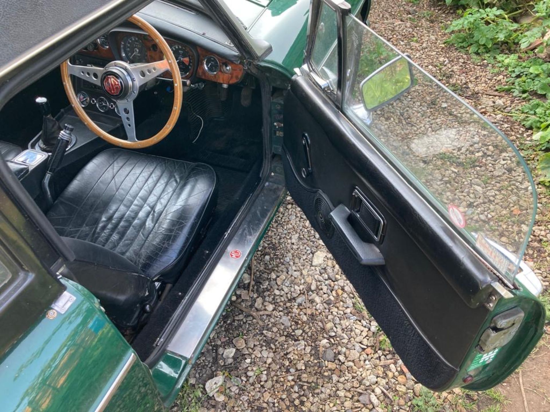 A 1974 MGB Roadster Registration number JPM 781N V5C British racing green Black leather interior - Image 24 of 40