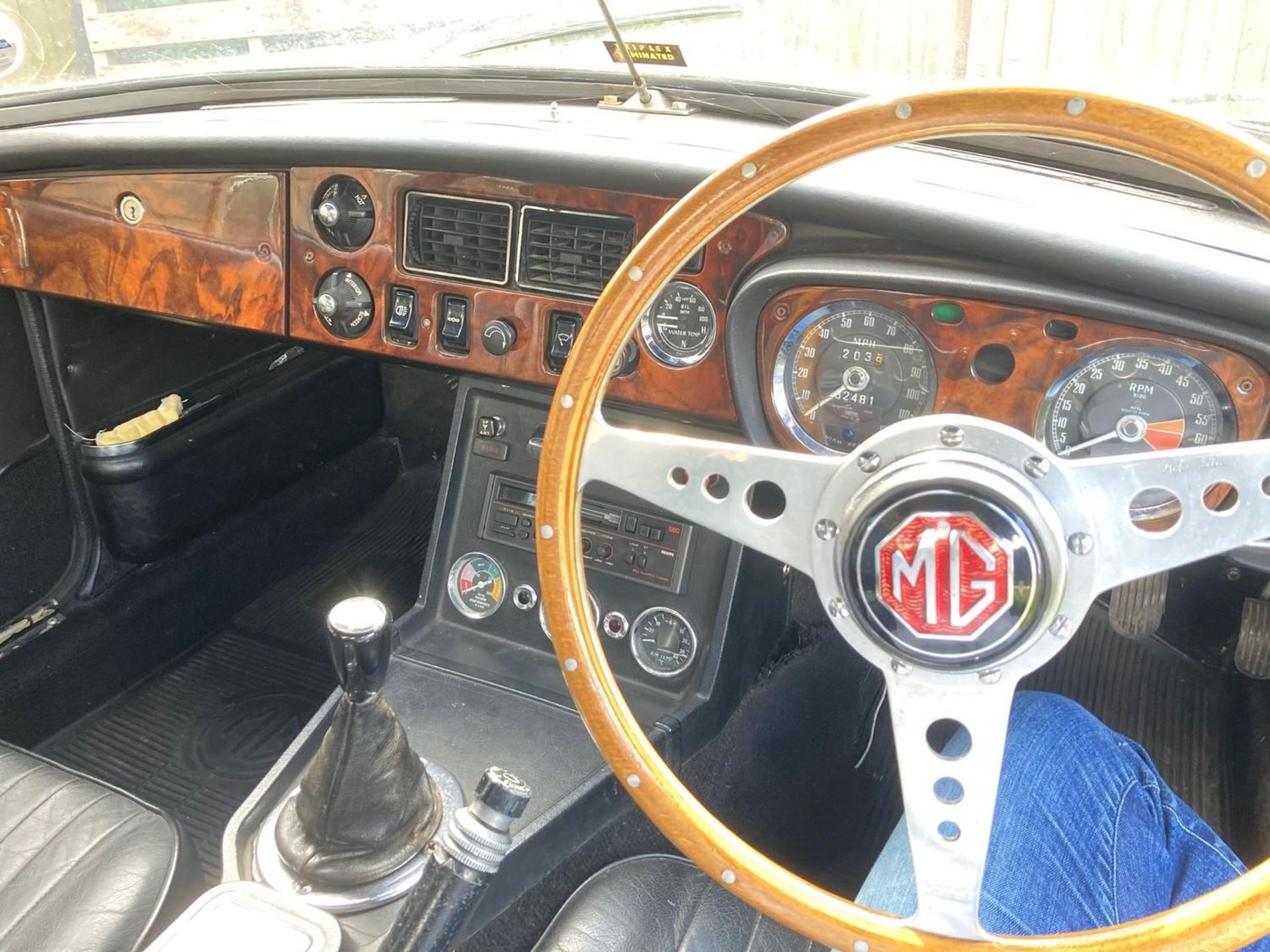 A 1974 MGB Roadster Registration number JPM 781N V5C British racing green Black leather interior - Image 11 of 40