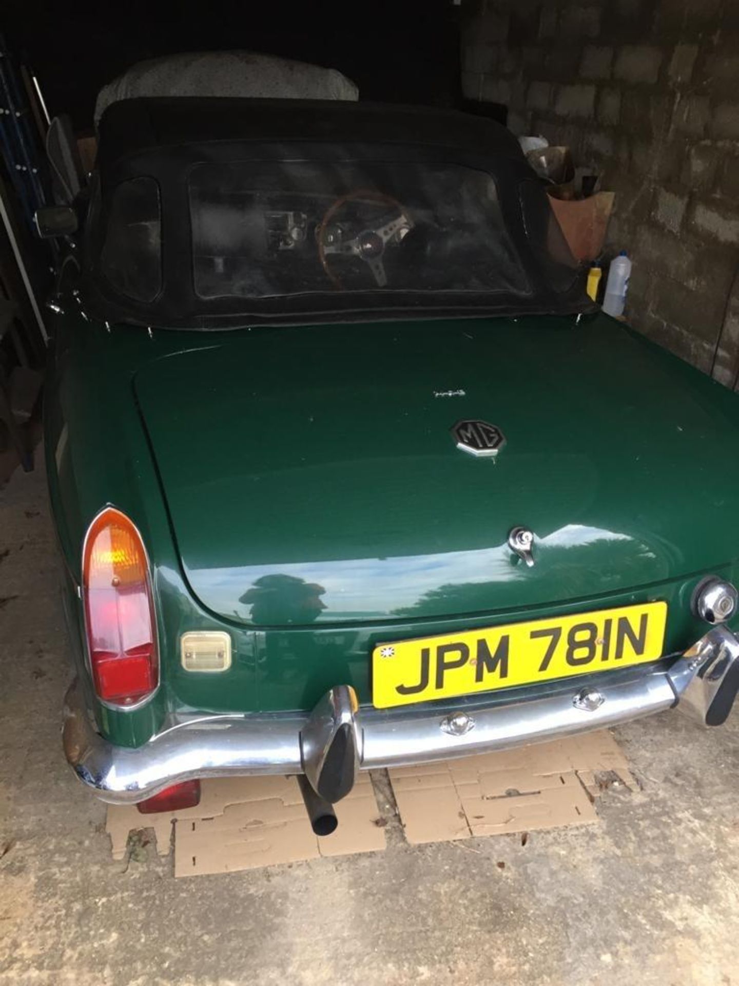 A 1974 MGB Roadster Registration number JPM 781N V5C British racing green Black leather interior - Image 7 of 40