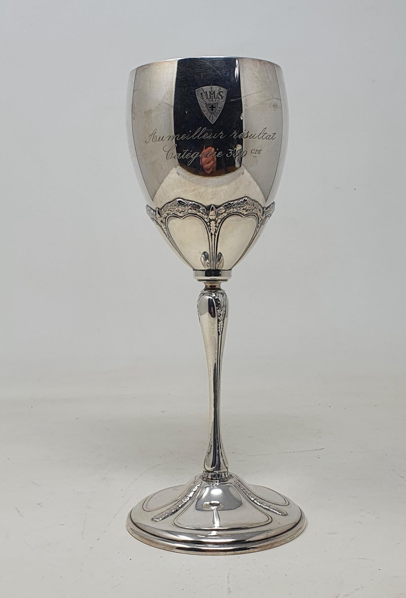 A silver coloured metal goblet, inscribed 'Concours International Day 6 Jours Organise par L'Union - Image 2 of 3