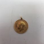 A George V half sovereign, mounted as a pendant