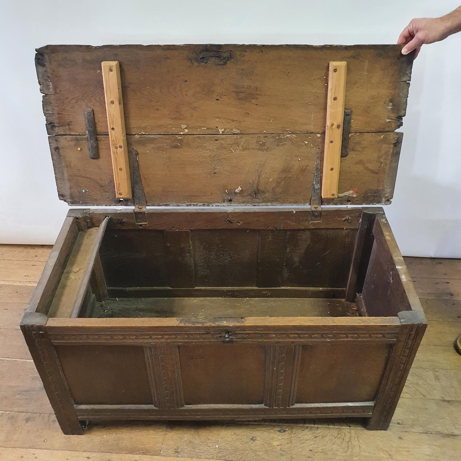 An 18th century oak coffer, 104 cm wide - Image 2 of 5