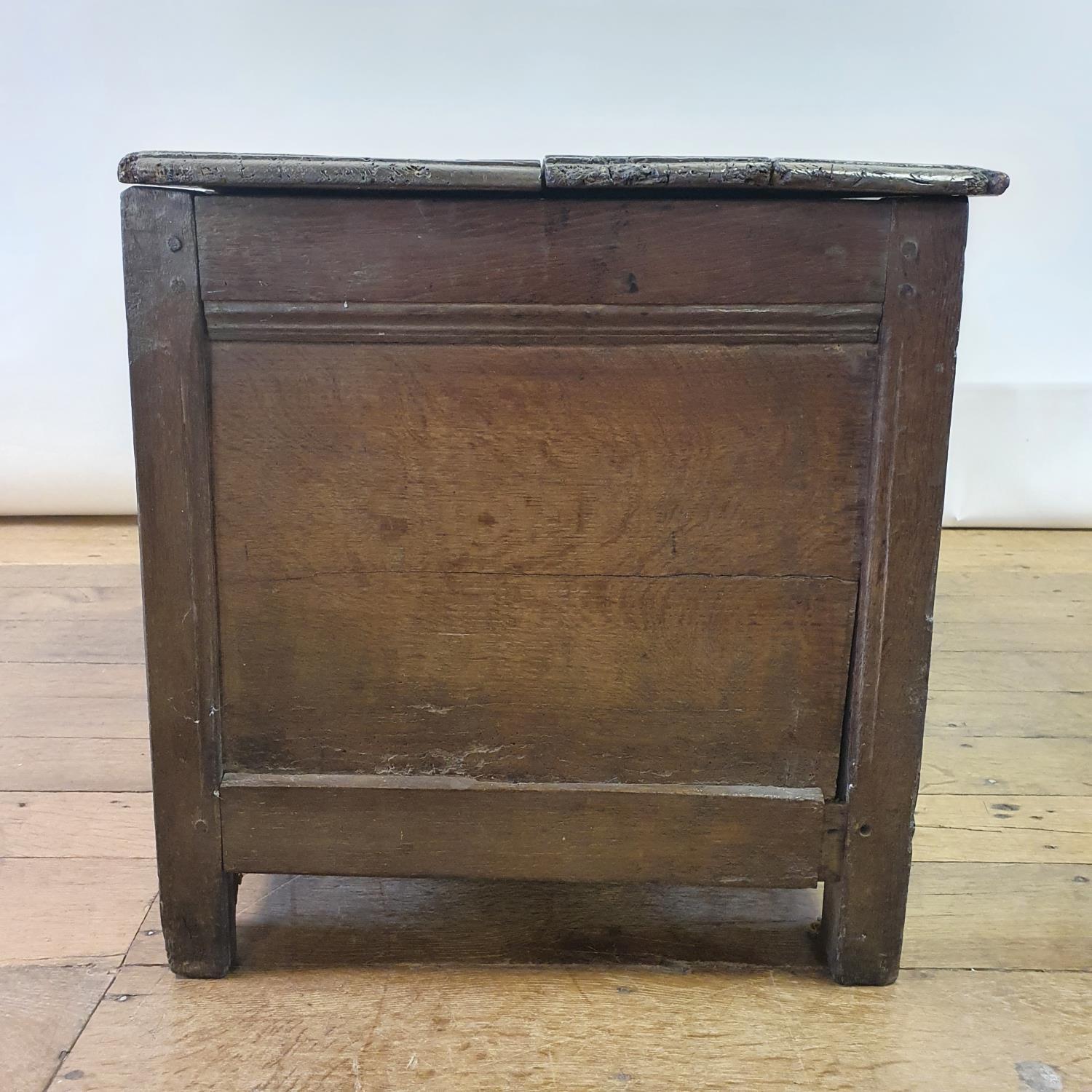 An 18th century oak coffer, 104 cm wide - Image 4 of 5