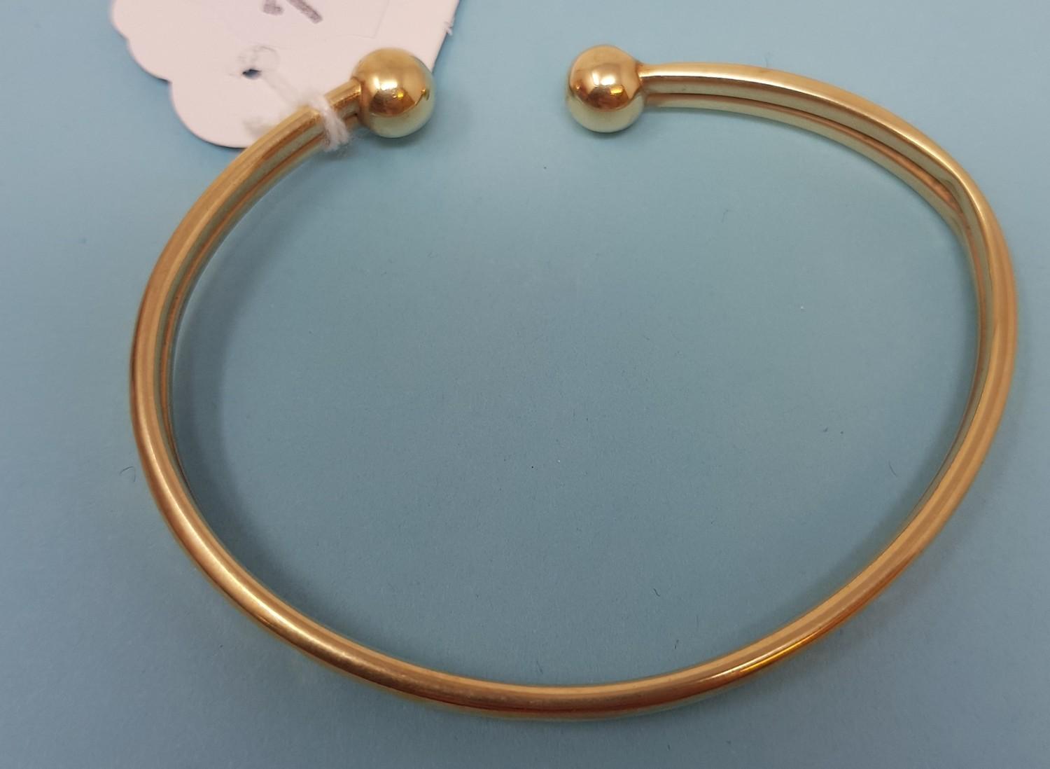 A 9ct gold bangle, 6.8 g 68 mm x 53 mm internal diameter.