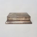 A silver table cigarette box, London 1922 Lacks feet, total weight 40.3 ozt (all in)
