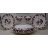 An extensive Cauldon porcelain dinner service (qty)