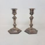 A pair of 18th century style silver hexagonal candlesticks, London 1903, 17.5 cm high (2)