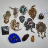 Assorted costume jewellery