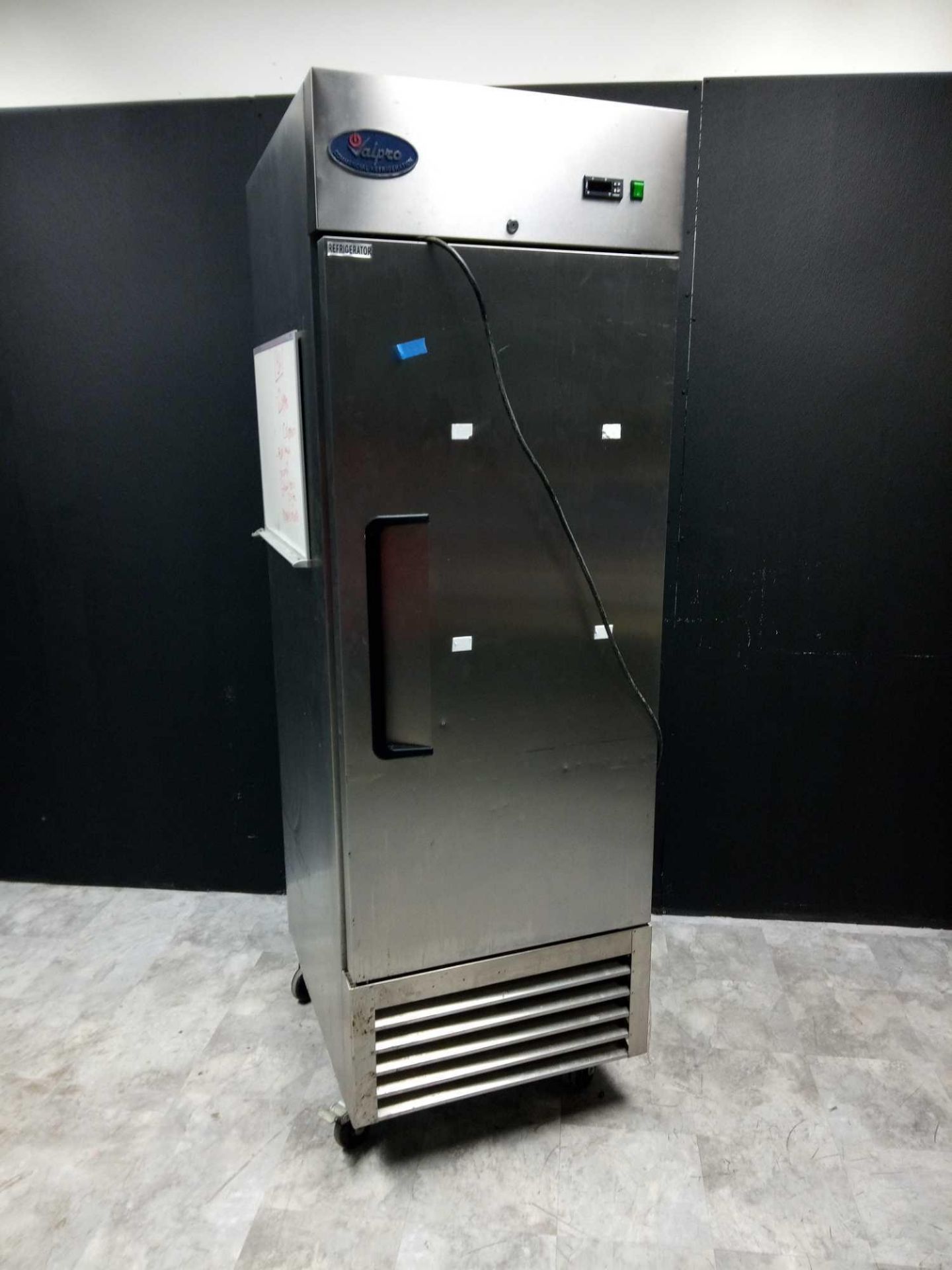 VALPRO VP1R COMMERCIAL FRIDGE