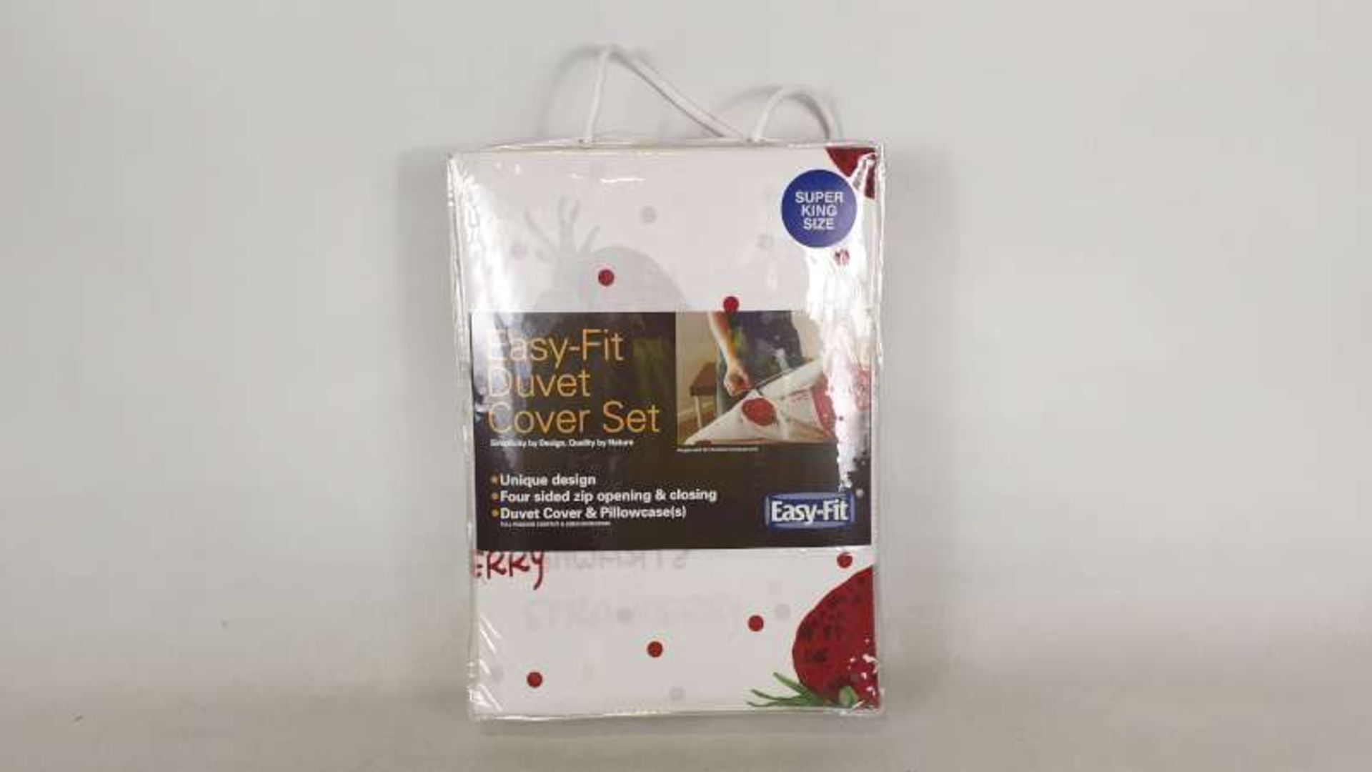 6 X BRAND NEW EASY-FIT SUPERKING SIZE STRAWBERRY DUVET + 2 PILLOWCASES RRP £73.65 PER PIECE
