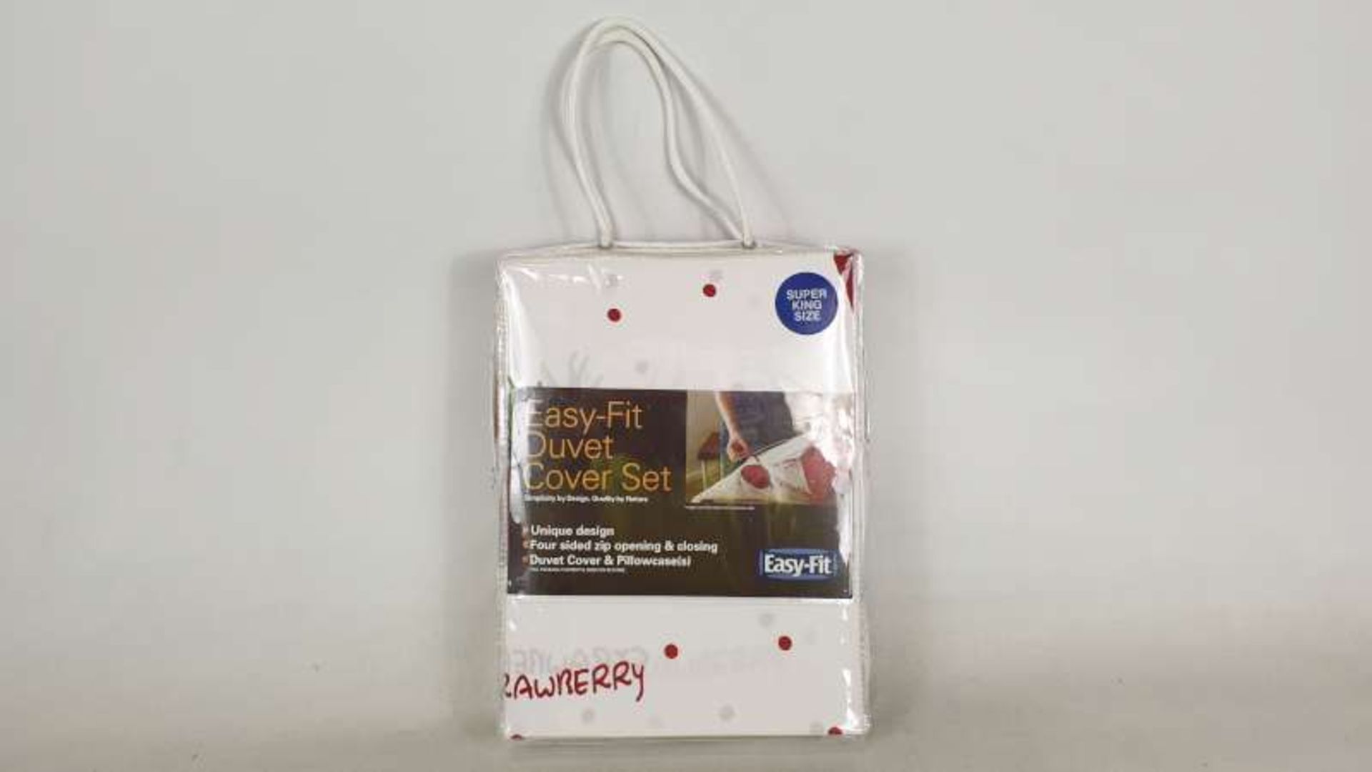 6 X BRAND NEW EASY-FIT SUPERKING SIZE STRAWBERRY DUVET + 2 PILLOWCASES RRP £73.65 PER PIECE